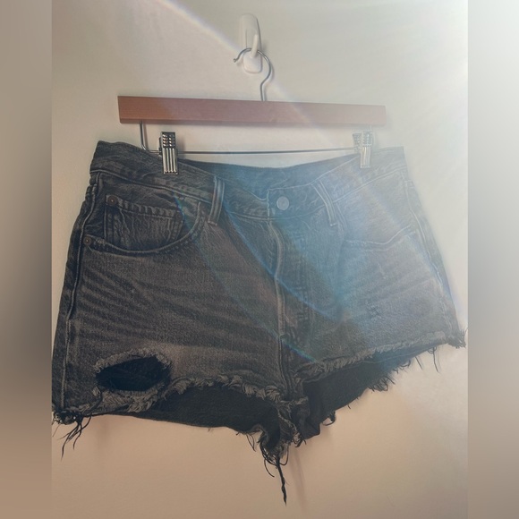 Distressed Levi High Waisted 501 Shorts - Picture 2 of 8